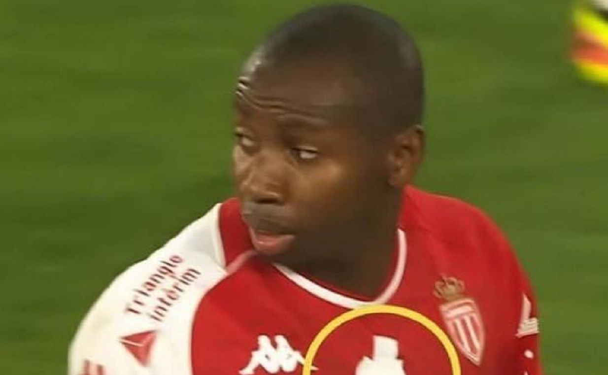 Ce pedeapsă a primit fotbalistul din Ligue 1 care a acoperit intenționat două sigle de pe tricou