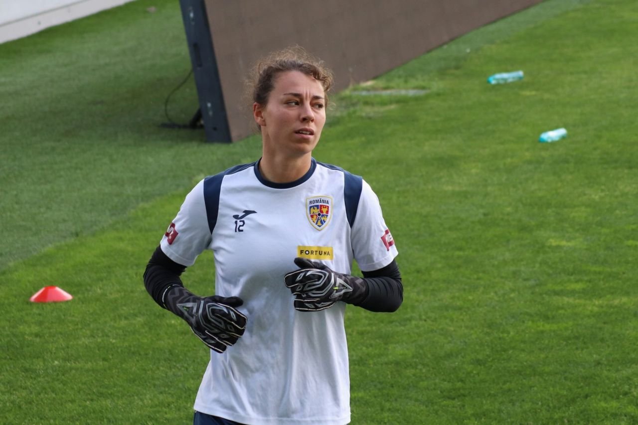Naționala feminină de fotbal, 