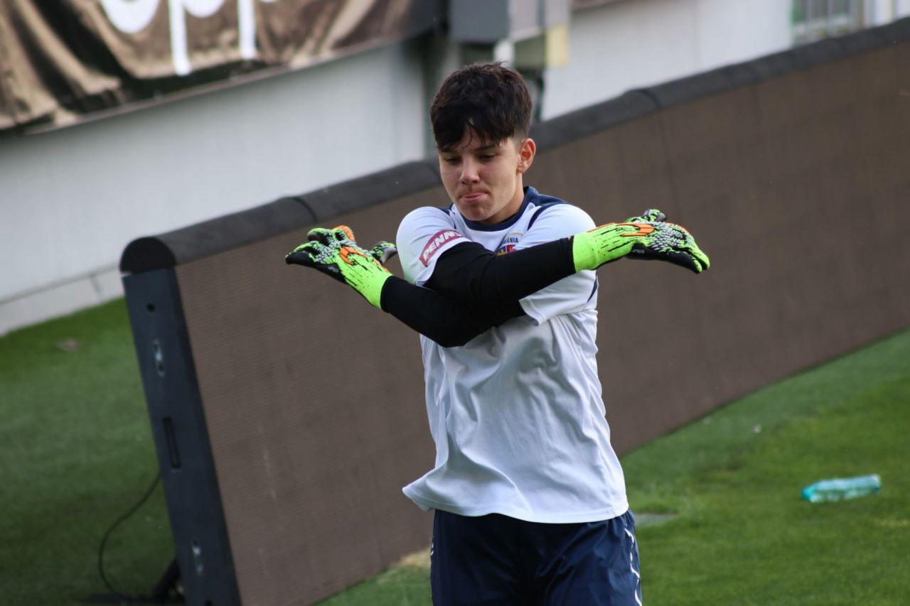 Naționala feminină de fotbal,