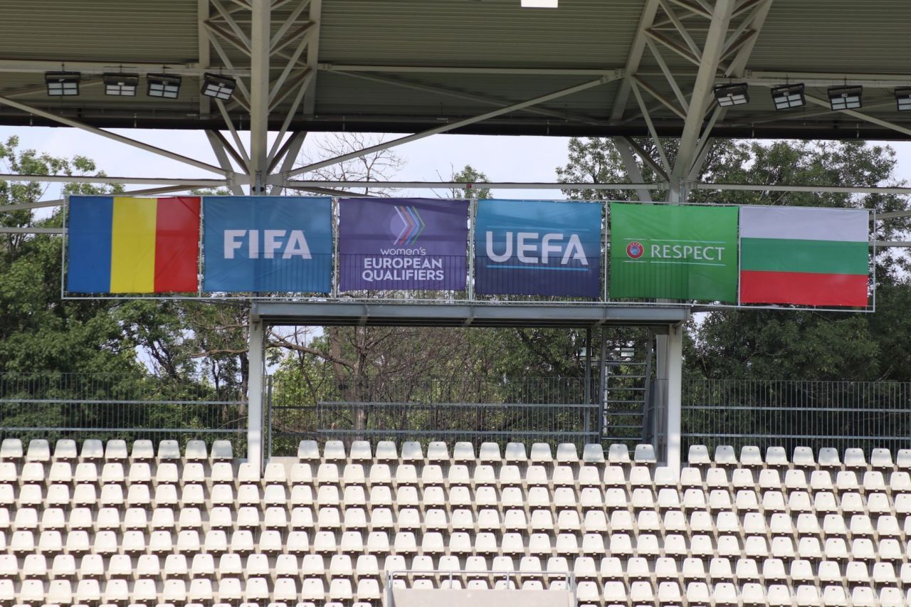Naționala feminină de fotbal,