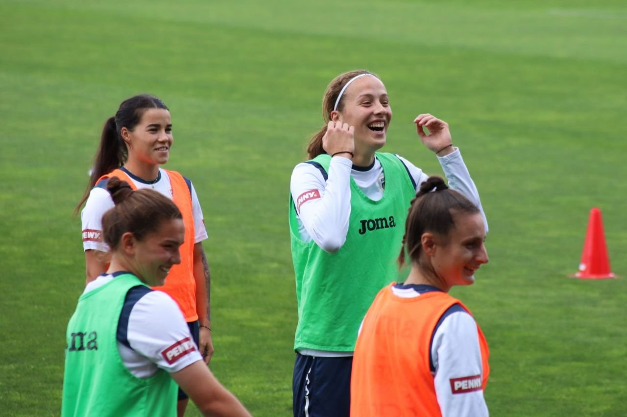 Naționala feminină de fotbal, 