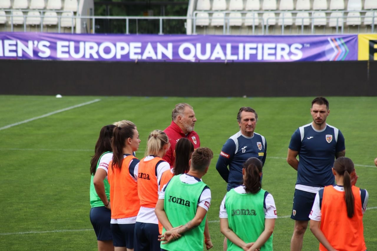 Naționala feminină de fotbal, 