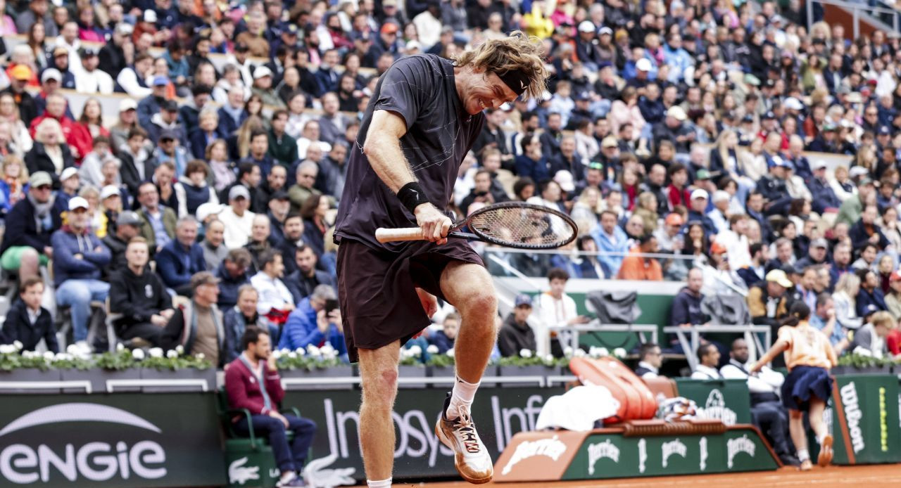 De la Roland Garros la centrul de reabilitare? Rublev (6 ATP) &bdquo;s-a distrus&rdquo; cu o rachetă de tenis. Imagini incredibile