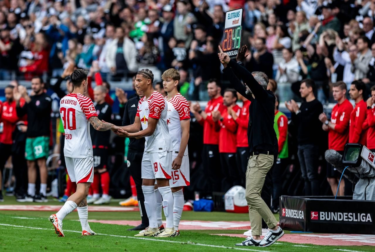 Cluburile din Premier League se bat pe un atacant de top! Cât costă semnătura slovenului_2