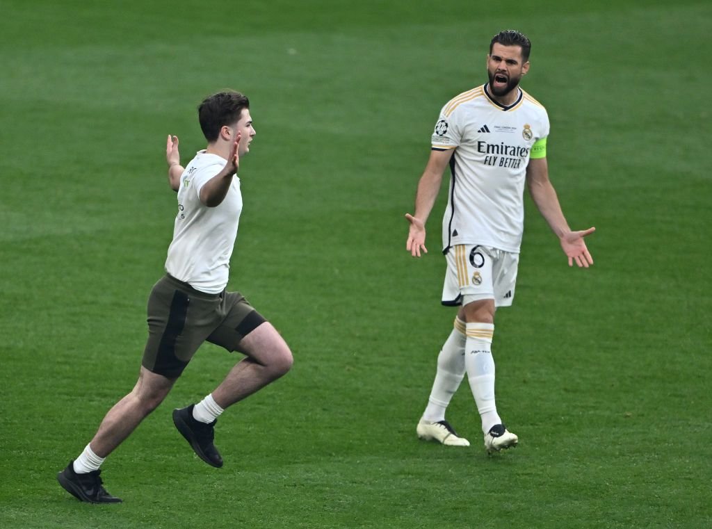 Probleme încă din startul finalei! Fanii au pătruns pe teren la Borussia Dortmund - Real Madrid_15