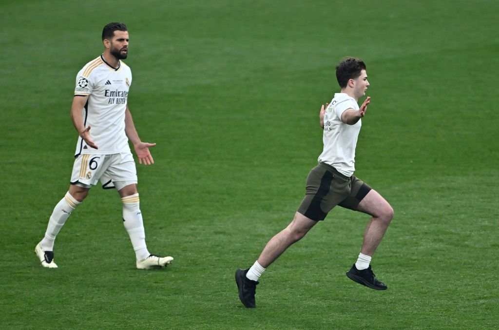 Probleme încă din startul finalei! Fanii au pătruns pe teren la Borussia Dortmund - Real Madrid_16