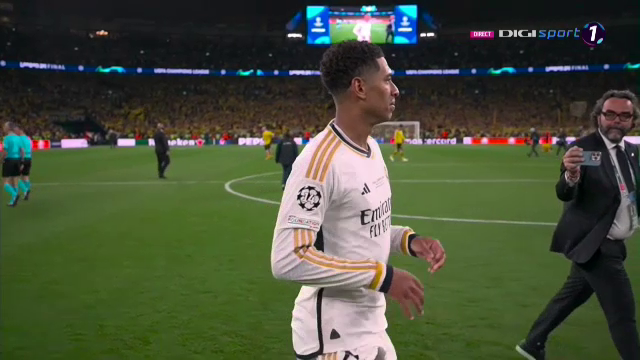 „Explozie” pe teren! Cum au sărbătorit jucătorii de la Real Madrid după triumful din Champions League_16