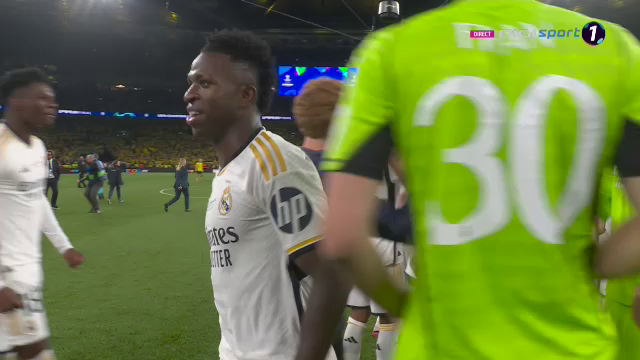 „Explozie” pe teren! Cum au sărbătorit jucătorii de la Real Madrid după triumful din Champions League_38