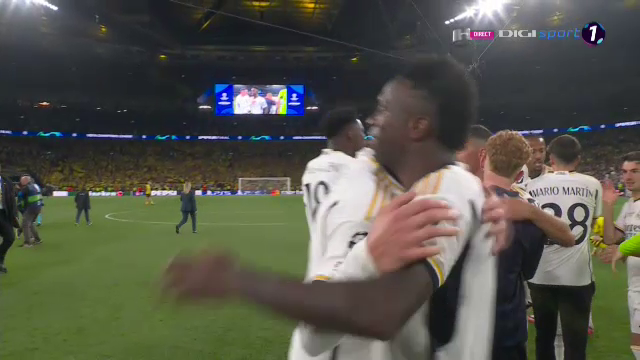 „Explozie” pe teren! Cum au sărbătorit jucătorii de la Real Madrid după triumful din Champions League_41