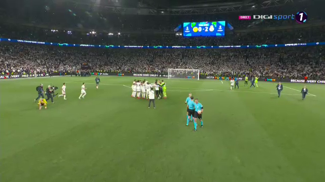 „Explozie” pe teren! Cum au sărbătorit jucătorii de la Real Madrid după triumful din Champions League_45