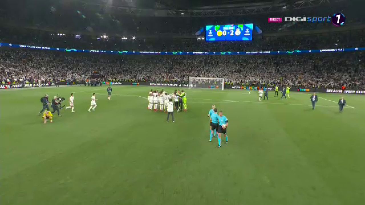 „Explozie” pe teren! Cum au sărbătorit jucătorii de la Real Madrid după triumful din Champions League_45
