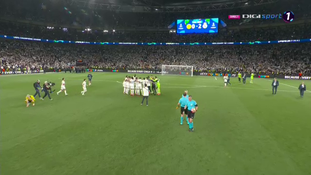 „Explozie” pe teren! Cum au sărbătorit jucătorii de la Real Madrid după triumful din Champions League_46