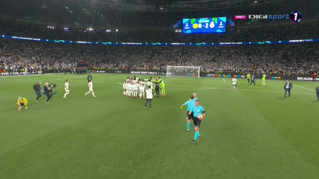 „Explozie” pe teren! Cum au sărbătorit jucătorii de la Real Madrid după triumful din Champions League_47