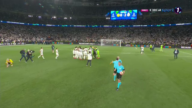 „Explozie” pe teren! Cum au sărbătorit jucătorii de la Real Madrid după triumful din Champions League_48