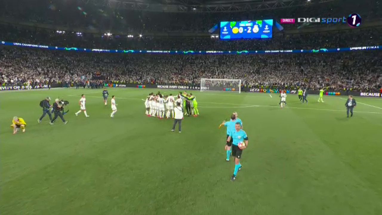 „Explozie” pe teren! Cum au sărbătorit jucătorii de la Real Madrid după triumful din Champions League_48