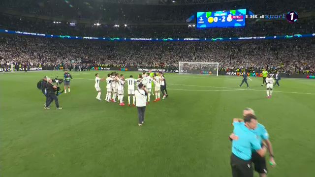 „Explozie” pe teren! Cum au sărbătorit jucătorii de la Real Madrid după triumful din Champions League_54