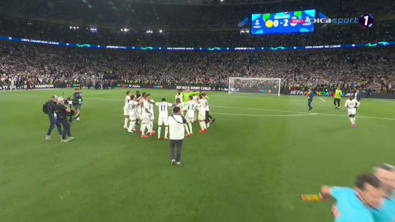 „Explozie” pe teren! Cum au sărbătorit jucătorii de la Real Madrid după triumful din Champions League_55