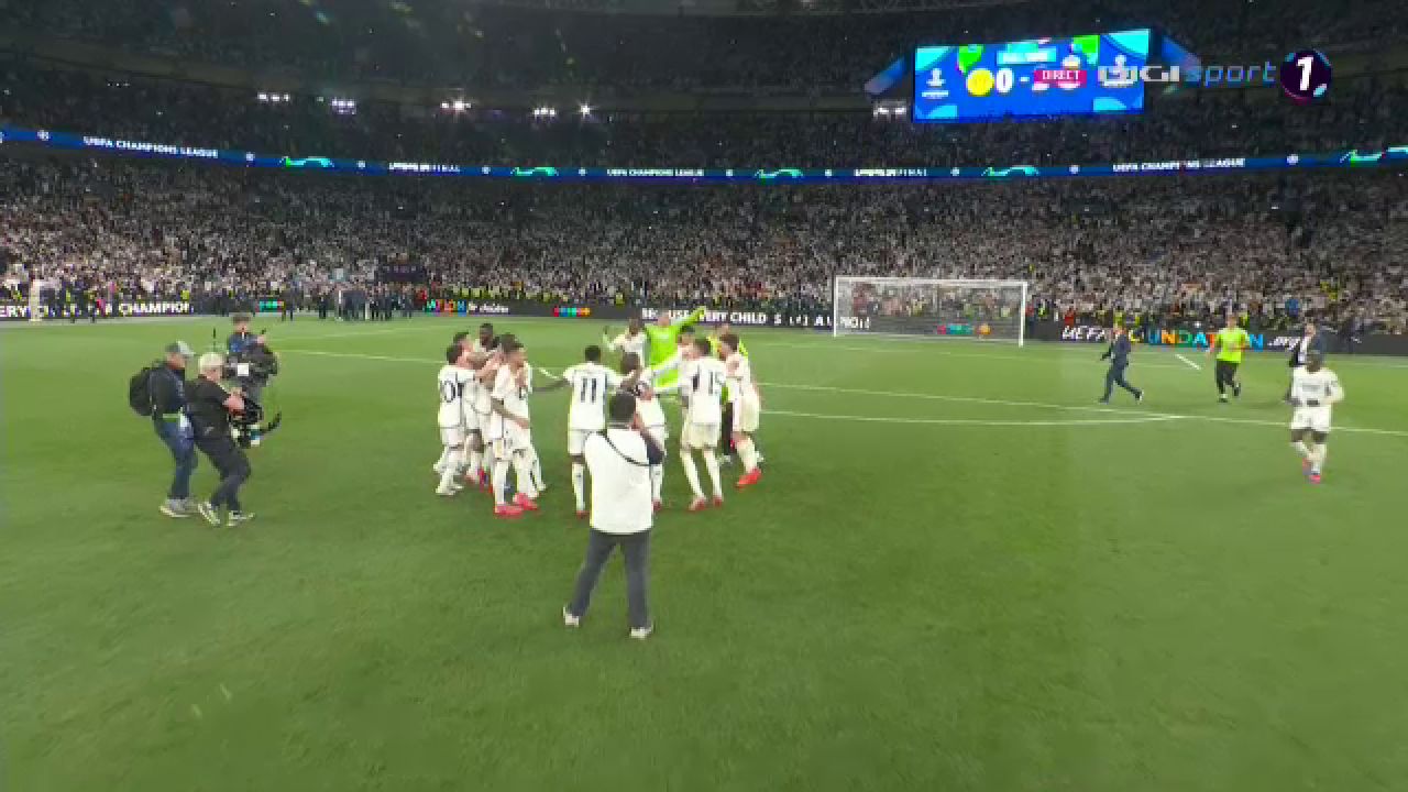 „Explozie” pe teren! Cum au sărbătorit jucătorii de la Real Madrid după triumful din Champions League_56