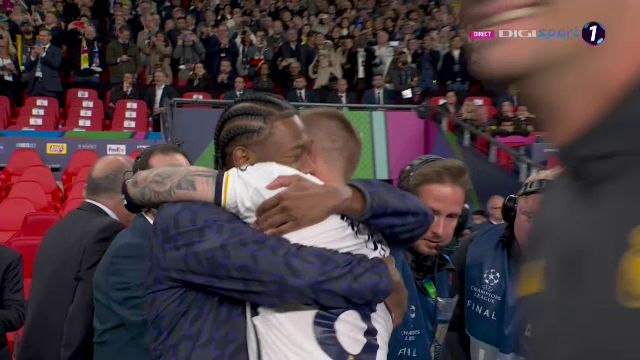 „Explozie” pe teren! Cum au sărbătorit jucătorii de la Real Madrid după triumful din Champions League_65
