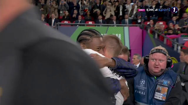 „Explozie” pe teren! Cum au sărbătorit jucătorii de la Real Madrid după triumful din Champions League_67