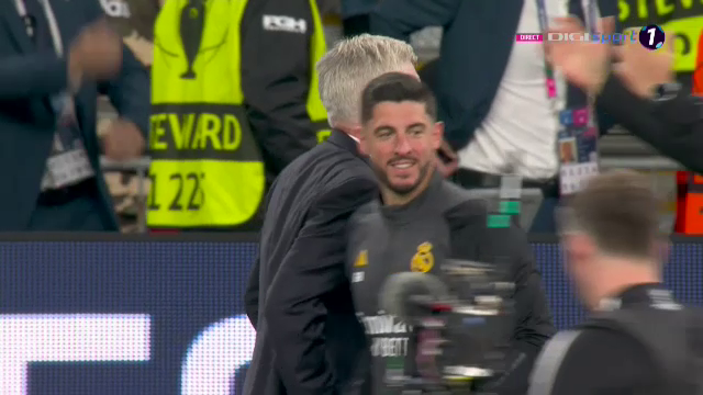 „Explozie” pe teren! Cum au sărbătorit jucătorii de la Real Madrid după triumful din Champions League_77