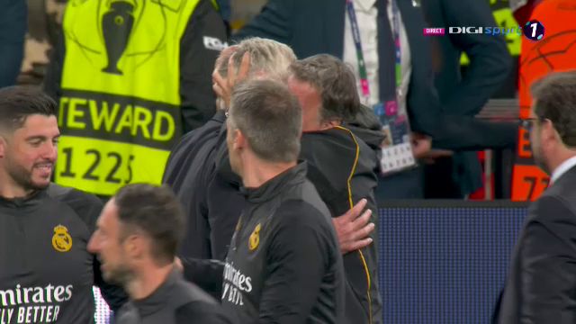 „Explozie” pe teren! Cum au sărbătorit jucătorii de la Real Madrid după triumful din Champions League_80