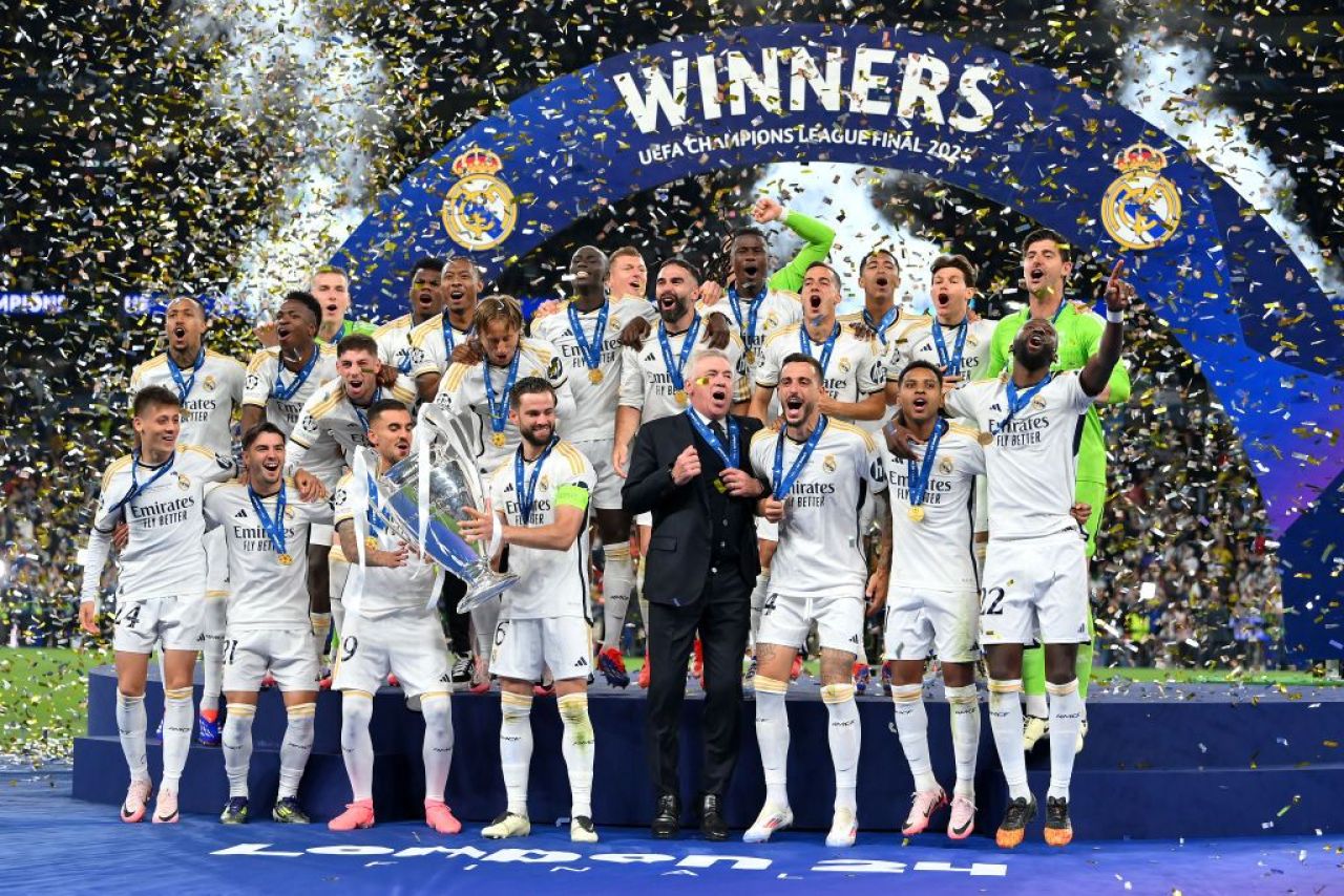 Real Madrid, încoronată pentru a 15-a oară campioană a Europei! Imagini de la decernarea trofeului_4