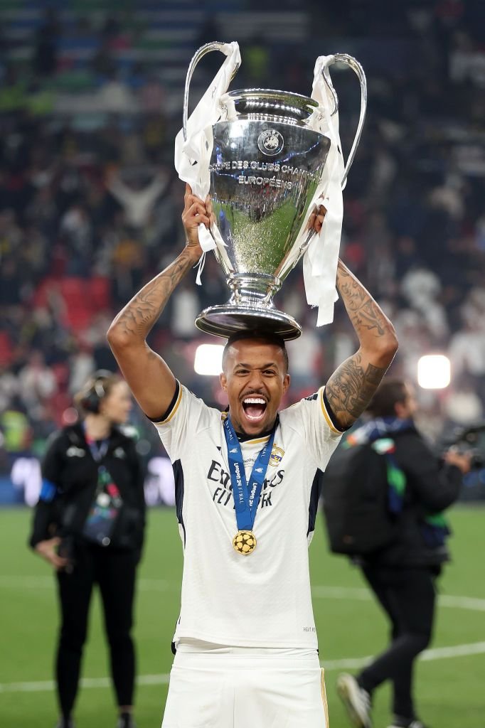 Real Madrid, încoronată pentru a 15-a oară campioană a Europei! Imagini de la decernarea trofeului_6