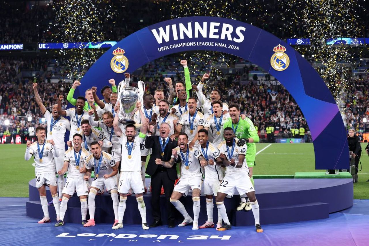 Real Madrid, încoronată pentru a 15-a oară campioană a Europei! Imagini de la decernarea trofeului_9