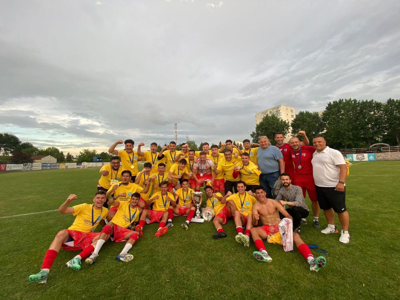 CS FC Dinamo, echipa lui Nicolae Badea și Dănuț Lupu, este campioana Bucureștiului! 135 de goluri pentru promovarea în Liga 3_3