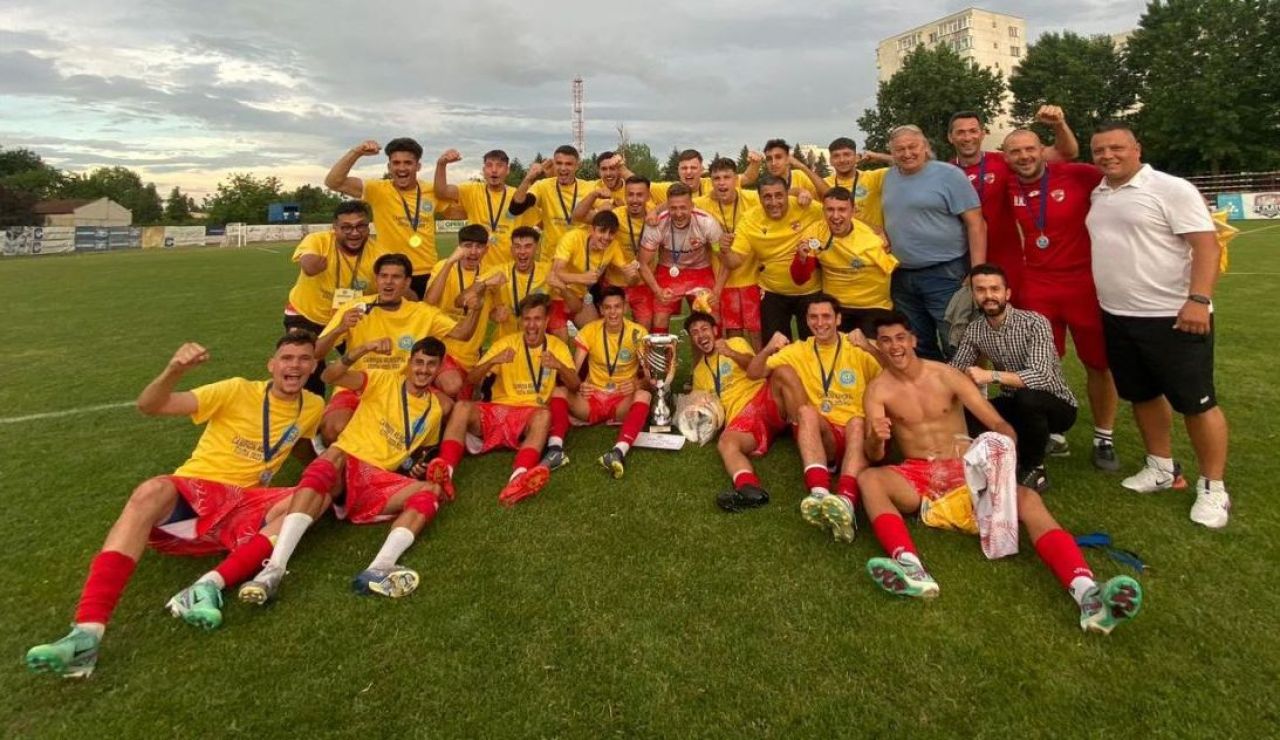 CS FC Dinamo, echipa lui Nicolae Badea și Dănuț Lupu, este campioana Bucureștiului! 135 de goluri pentru promovarea în Liga 3_1