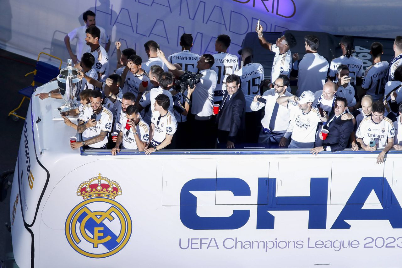 Sărbătoare la Madrid! Starurile lui Real Madrid au făcut show pe o melodie rom&acirc;nească! Nici Carlo Ancelotti nu s-a abținut