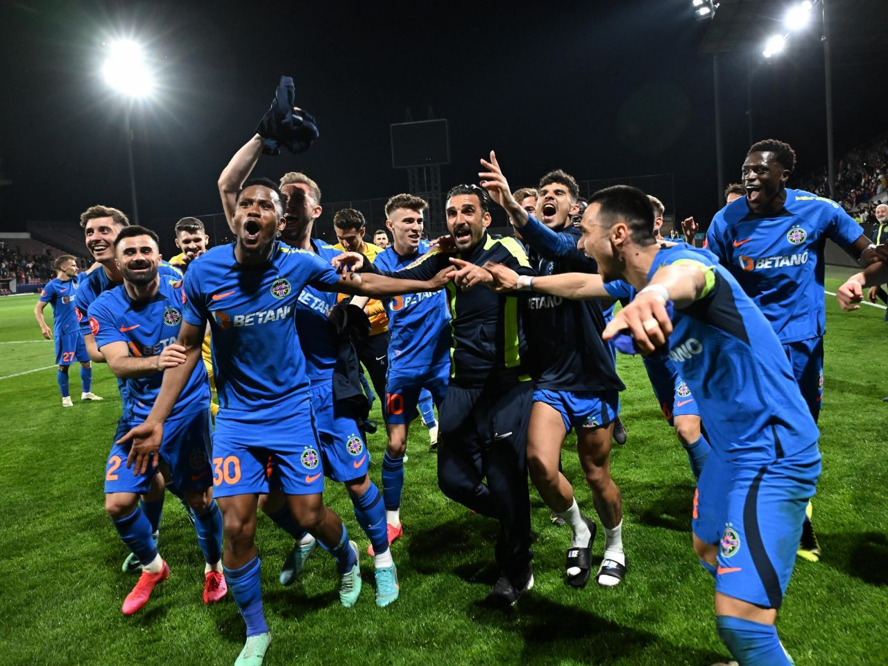 Pierdere importantă pentru FCSB! Starul campioanei s-a operat și va lipsi două luni de pe teren