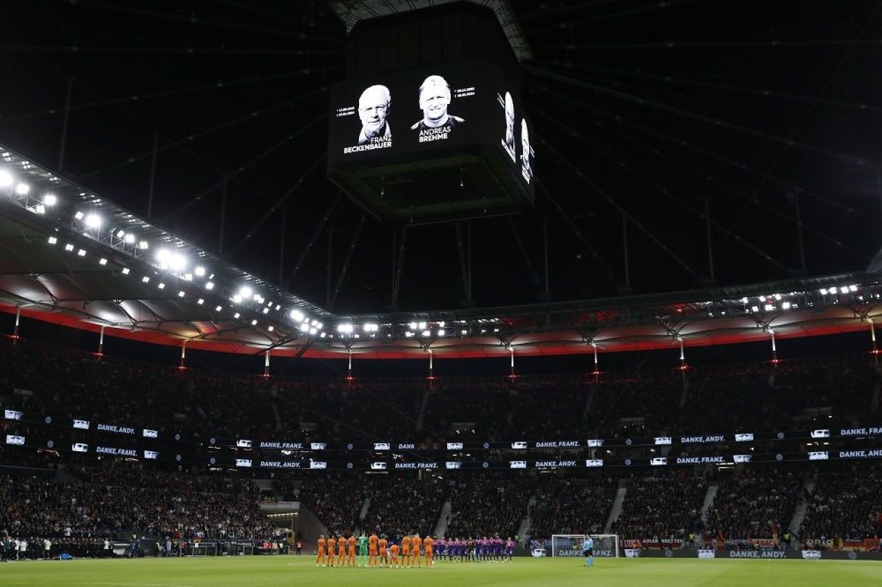 Stadionul din Frankfurt, tras la indigo cu Arena Națională. Aici va juca România ultimul meci din Grupa E_3