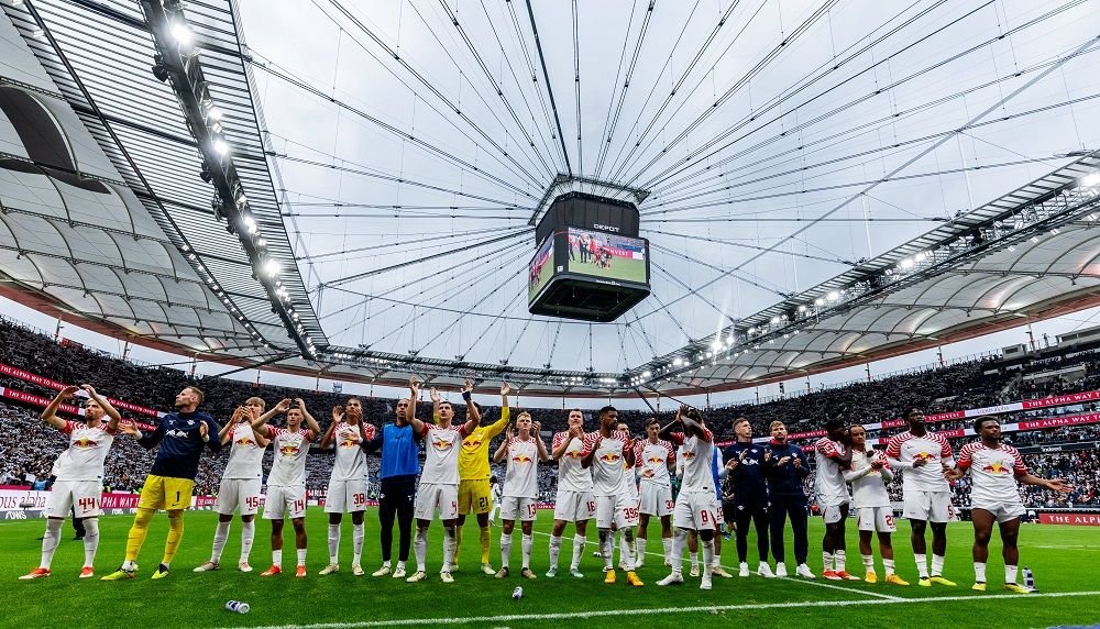Stadionul din Frankfurt, tras la indigo cu Arena Națională. Aici va juca România ultimul meci din Grupa E_4