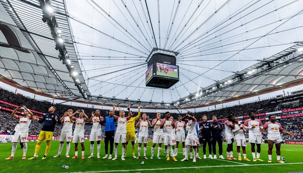 Stadionul din Frankfurt, tras la indigo cu Arena Națională. Aici va juca România ultimul meci din Grupa E_4
