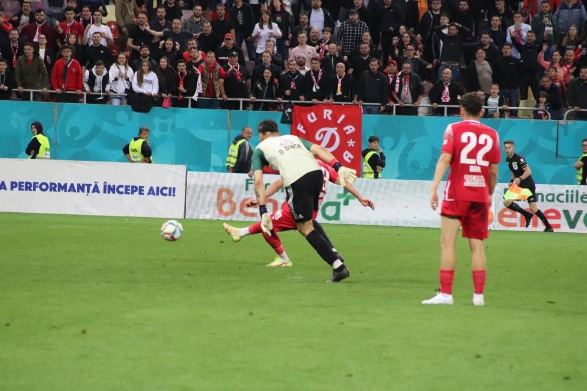 Lamine Ghezali a ridicat trofeul la sfârșit de sezon! Fostul dinamovist a cântat ”We are the Champions”_23