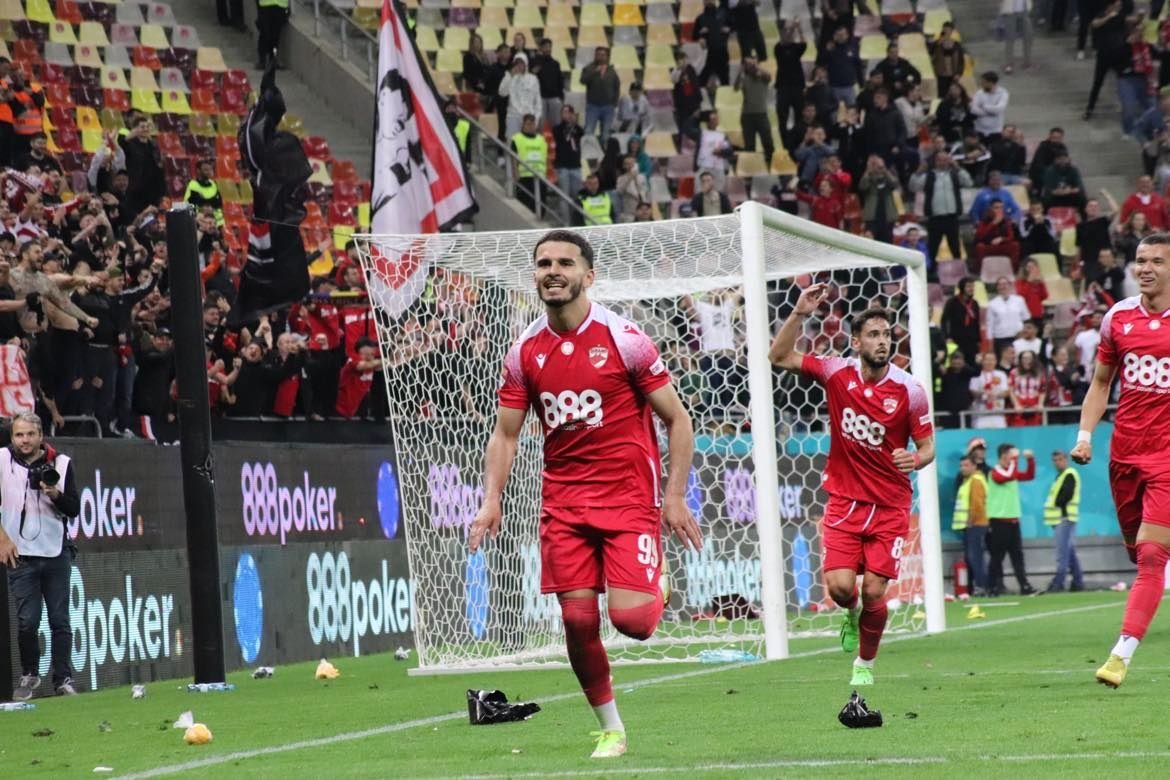 Lamine Ghezali a ridicat trofeul la sfârșit de sezon! Fostul dinamovist a cântat ”We are the Champions”_27