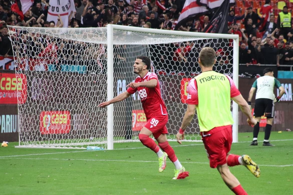 Lamine Ghezali a ridicat trofeul la sfârșit de sezon! Fostul dinamovist a cântat ”We are the Champions”_31