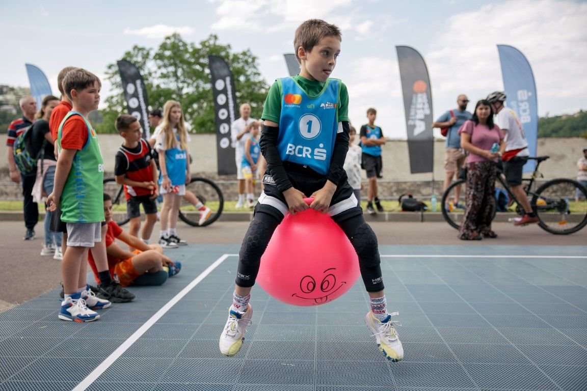 De la pucul de hochei, la mingea de baschet: Distracție pe teren și în afara lui la BCR Sport Arena Streetball Brașov_2