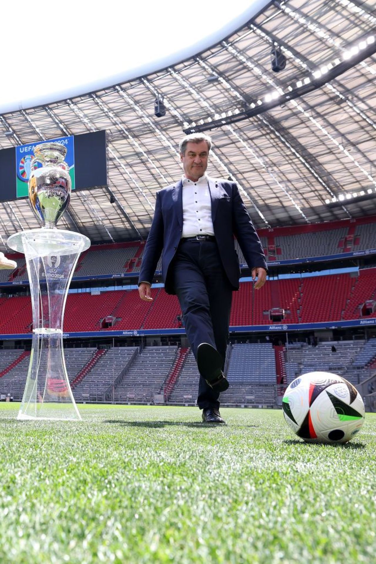 Turul stadioanelor de la EURO 2024 | Arena emblematică din Munchen găzduiește șase meciuri la turneul final_8