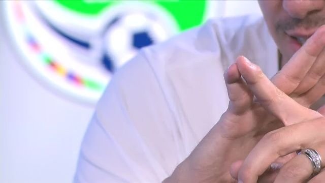 Așa arată mâna lui Costel Pantilimon după o carieră de portar: 