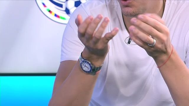 Așa arată mâna lui Costel Pantilimon după o carieră de portar: 