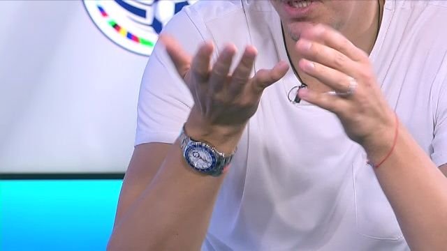 Așa arată mâna lui Costel Pantilimon după o carieră de portar: 