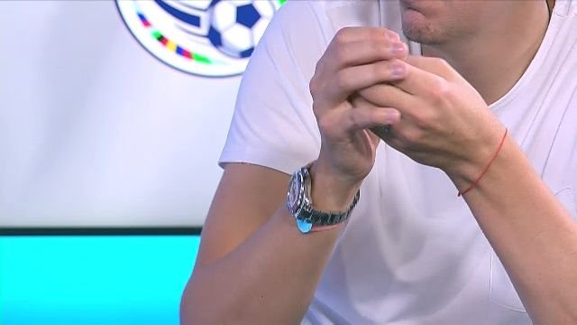 Așa arată mâna lui Costel Pantilimon după o carieră de portar: 