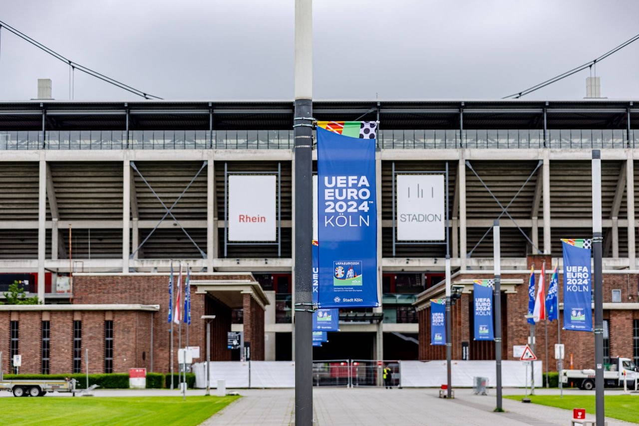 Povestea tumultuoasă a stadionului din Koln, gazda meciului Belgia - România care are un loc aparte în istoria culturii germane_7