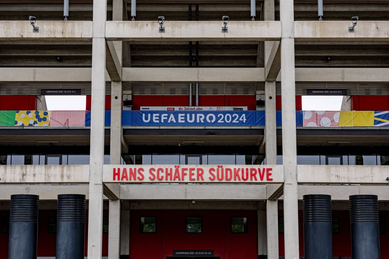 Povestea tumultuoasă a stadionului din Koln, gazda meciului Belgia - România care are un loc aparte în istoria culturii germane_9