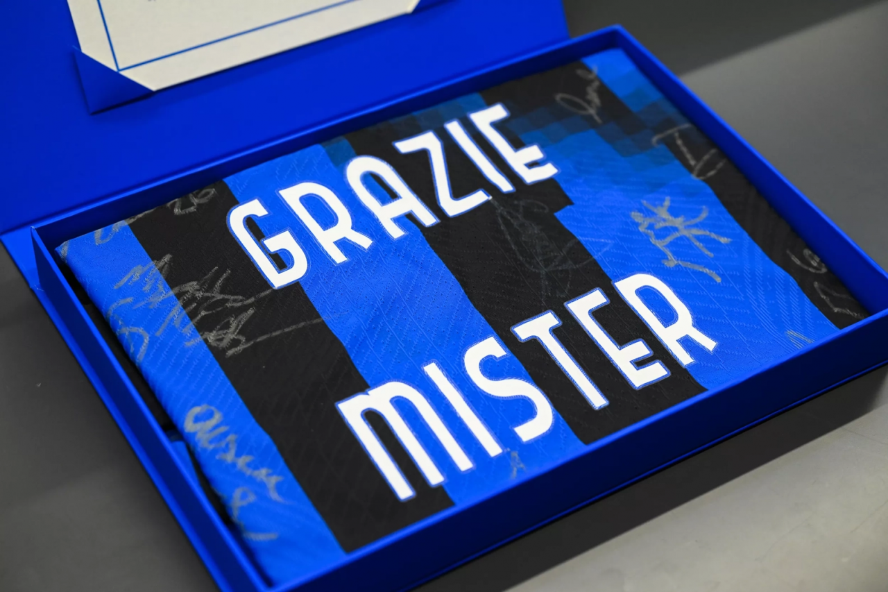 Cadoul primit de Cristi Chivu după ce și-a dat demisia de la Inter! Mesajul italienilor pentru antrenorul român_3