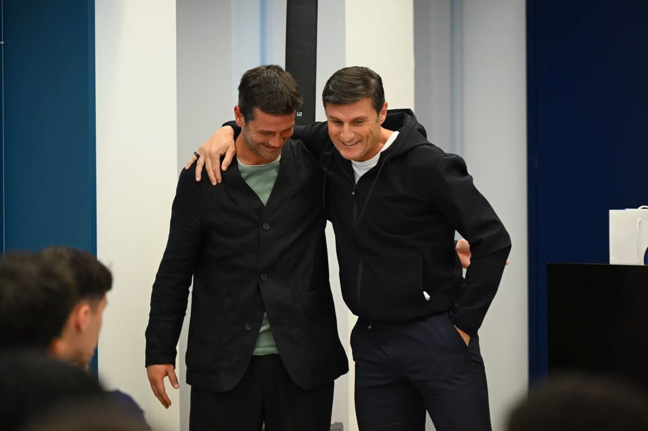 Cadoul primit de Cristi Chivu după ce și-a dat demisia de la Inter! Mesajul italienilor pentru antrenorul român_13