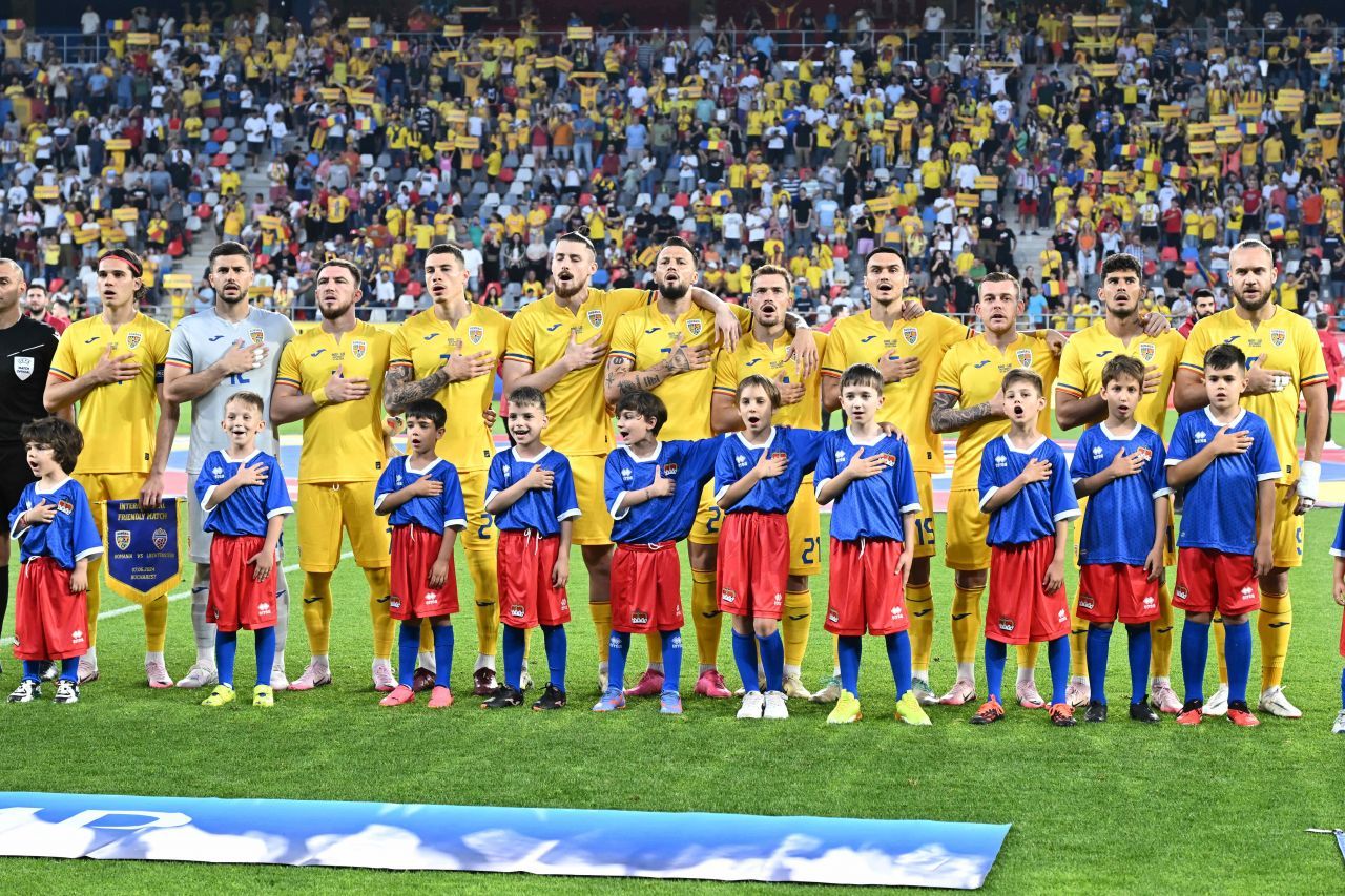 Imaginile care i se lipesc de suflet lui Gheorghe Hagi. În premieră, Ianis Hagi a purtat banderola de căpitan al României_3